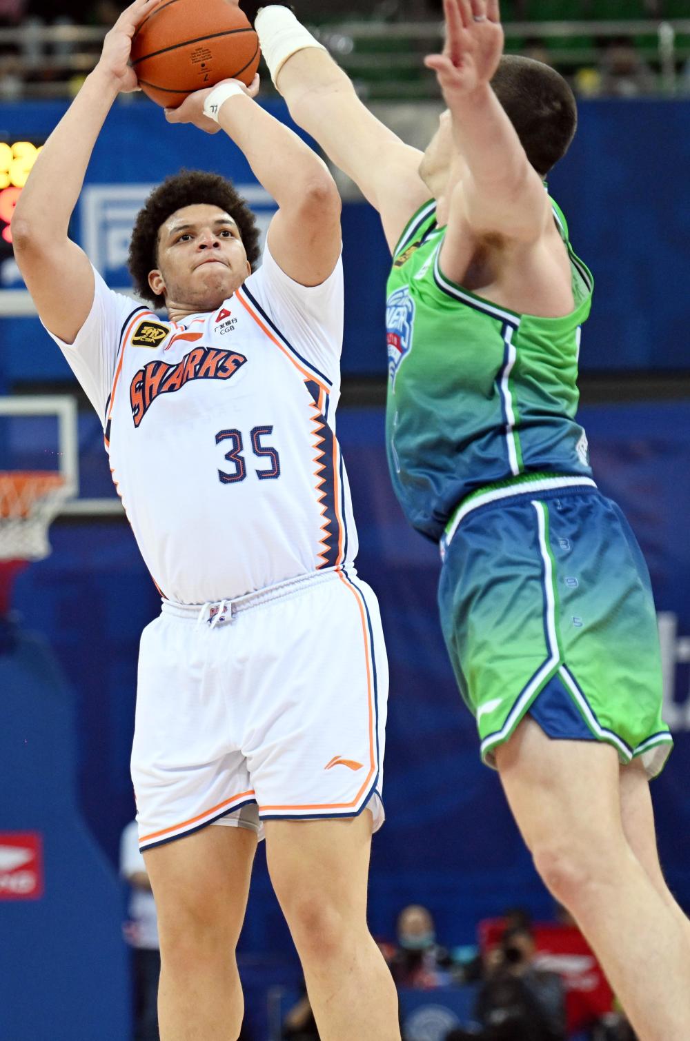 中欧入口 -转折点！上海久事造点机会，CBA季后赛清晨攻防权衡，质疑声仍在，更衣室氛围转暖的简单介绍